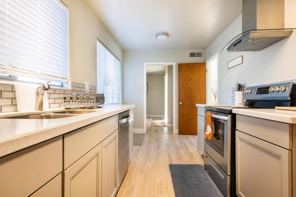 Villa 5 Beds, 2 Full Baths, W/Gazebo, W/Fenced Backyard à Yuba City Extérieur photo