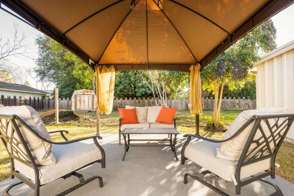 Villa 5 Beds, 2 Full Baths, W/Gazebo, W/Fenced Backyard à Yuba City Extérieur photo